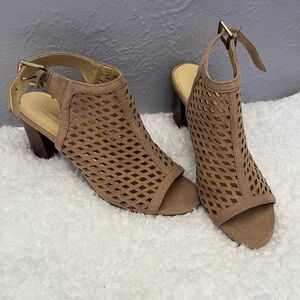 Liz Claiborne heels size 7